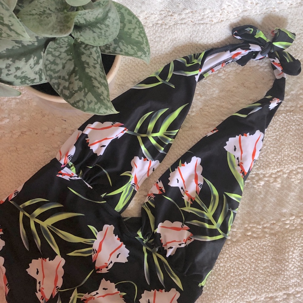 Deep V Bathingsuit by Cupshe